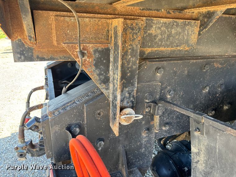 image for item OF9938 2005 International  7600  crane truck