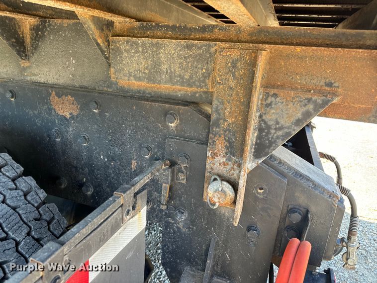 image for item OF9938 2005 International  7600  crane truck