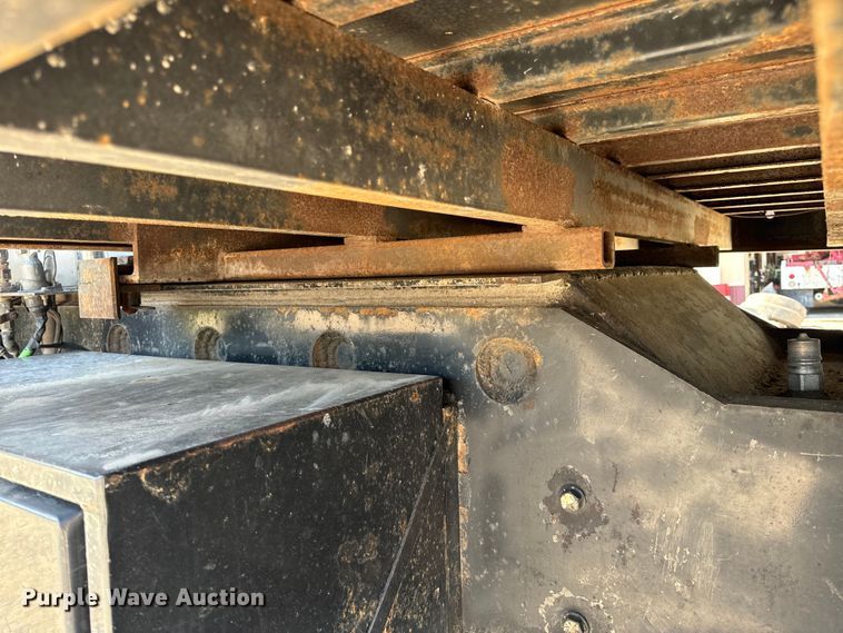 image for item OF9938 2005 International  7600  crane truck