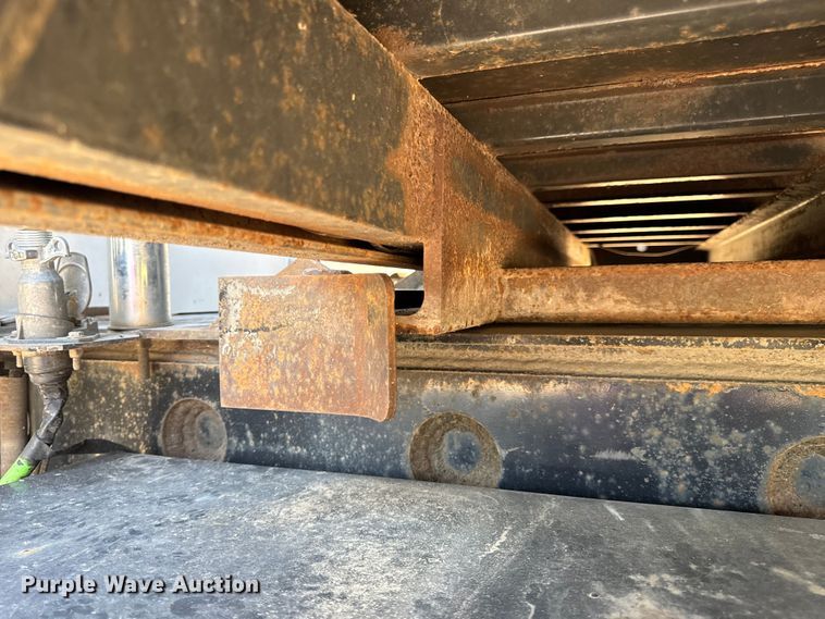 image for item OF9938 2005 International  7600  crane truck