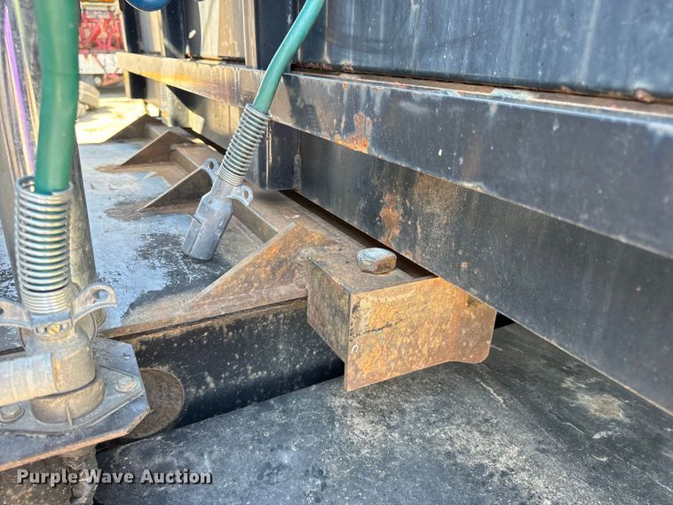 image for item OF9938 2005 International  7600  crane truck