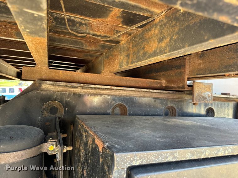 image for item OF9938 2005 International  7600  crane truck