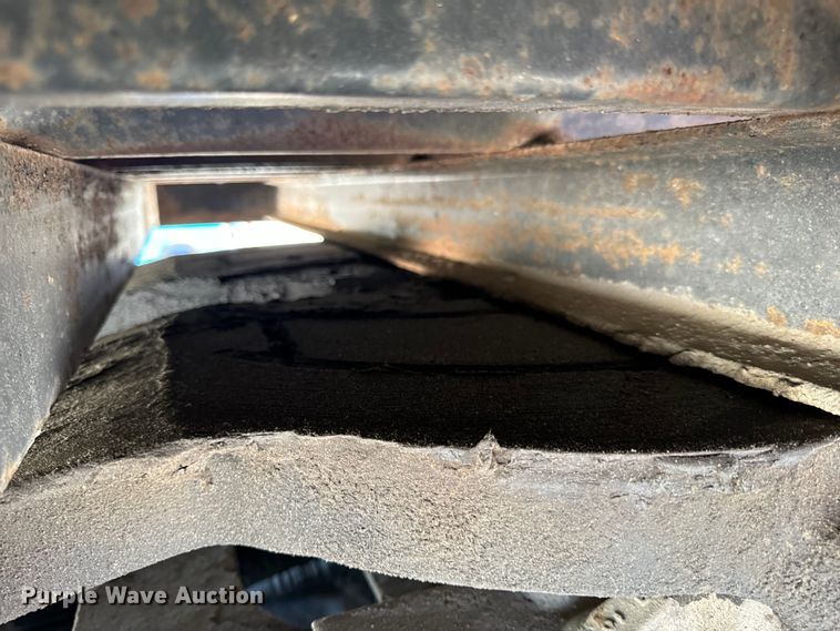 image for item OF9938 2005 International  7600  crane truck