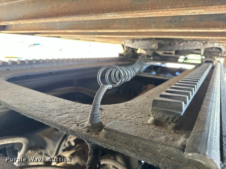 image for item OF9938 2005 International  7600  crane truck