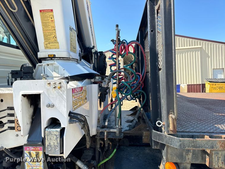 image for item OF9938 2005 International  7600  crane truck