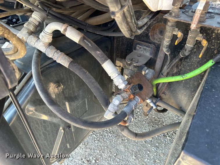 image for item OF9938 2005 International  7600  crane truck