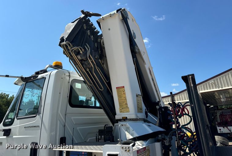 image for item OF9938 2005 International  7600  crane truck