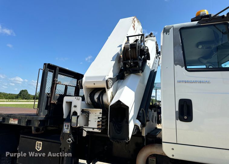 image for item OF9938 2005 International  7600  crane truck