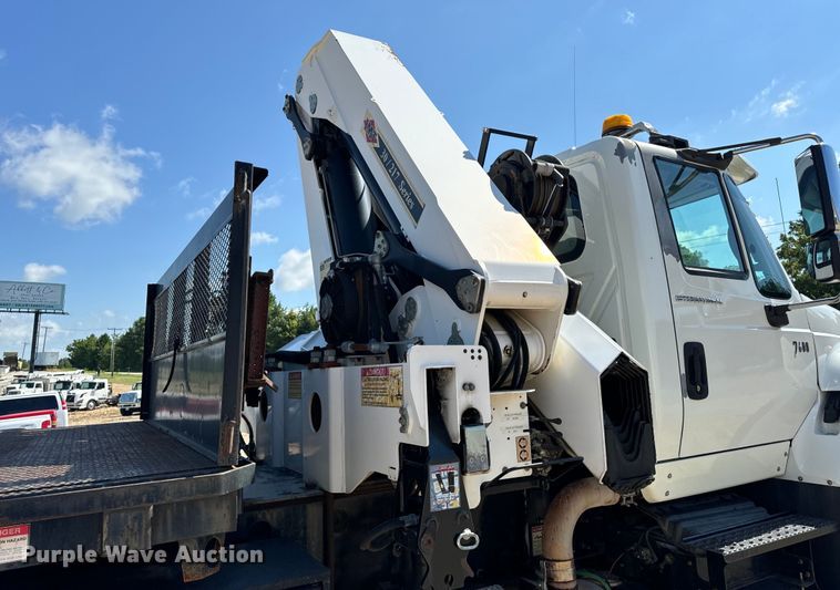 image for item OF9938 2005 International  7600  crane truck