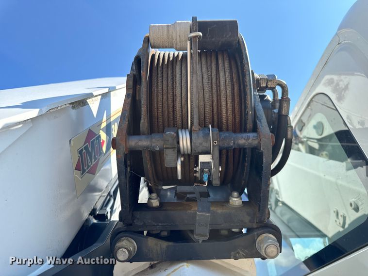 image for item OF9938 2005 International  7600  crane truck