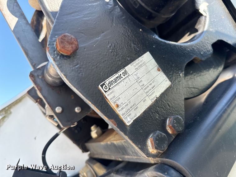 image for item OF9938 2005 International  7600  crane truck