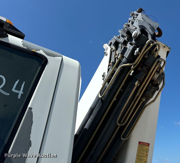 image for item OF9938 2005 International  7600  crane truck