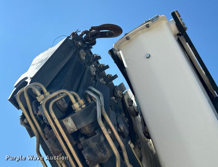 image for item OF9938 2005 International  7600  crane truck