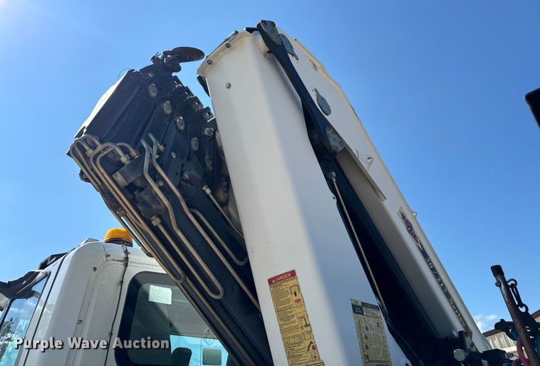 image for item OF9938 2005 International  7600  crane truck