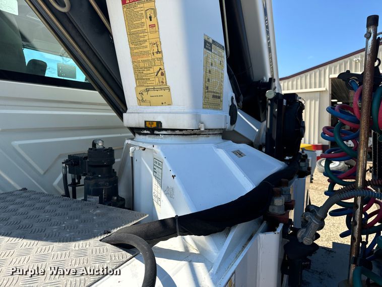 image for item OF9938 2005 International  7600  crane truck