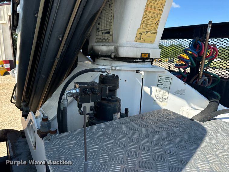 image for item OF9938 2005 International  7600  crane truck