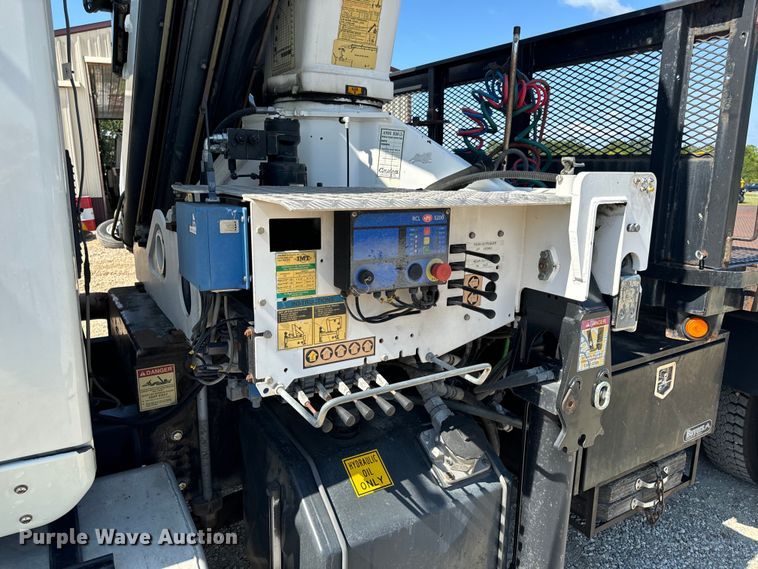 image for item OF9938 2005 International  7600  crane truck