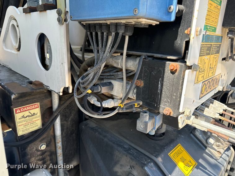 image for item OF9938 2005 International  7600  crane truck