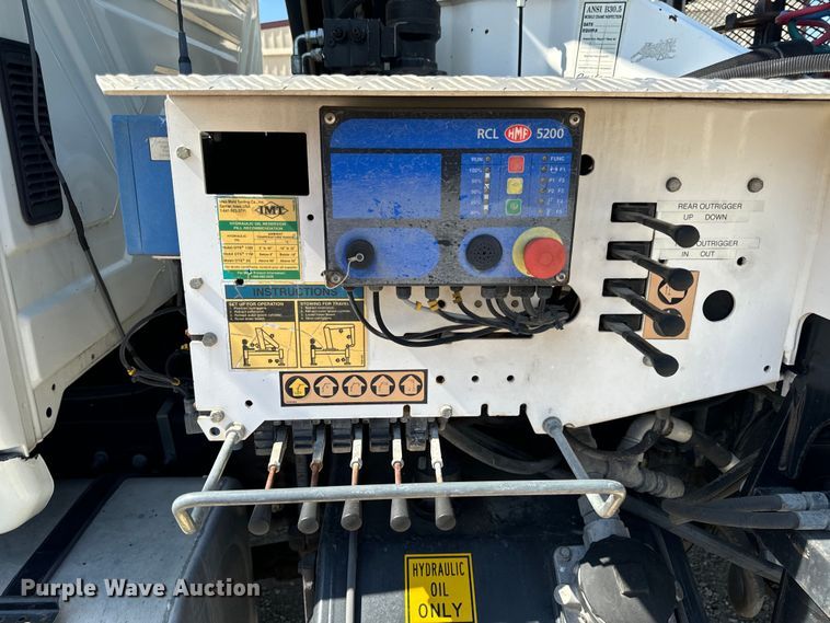 image for item OF9938 2005 International  7600  crane truck