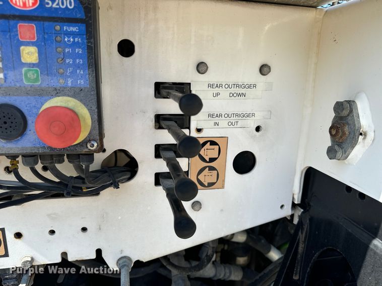 image for item OF9938 2005 International  7600  crane truck