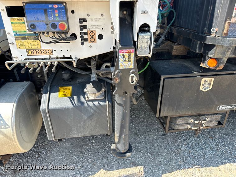 image for item OF9938 2005 International  7600  crane truck