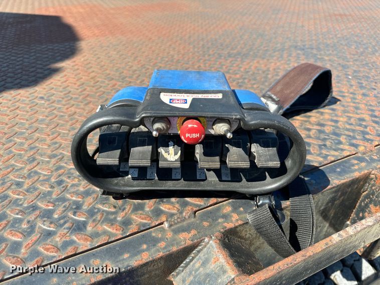 image for item OF9938 2005 International  7600  crane truck