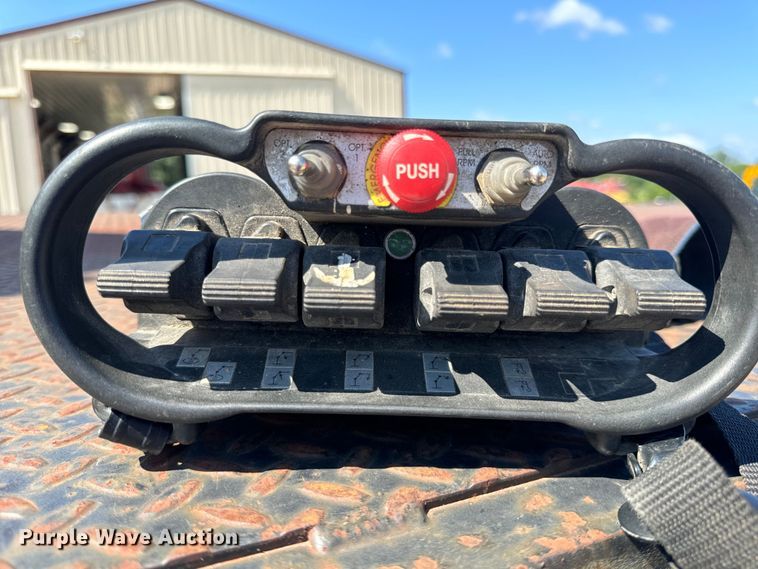 image for item OF9938 2005 International  7600  crane truck