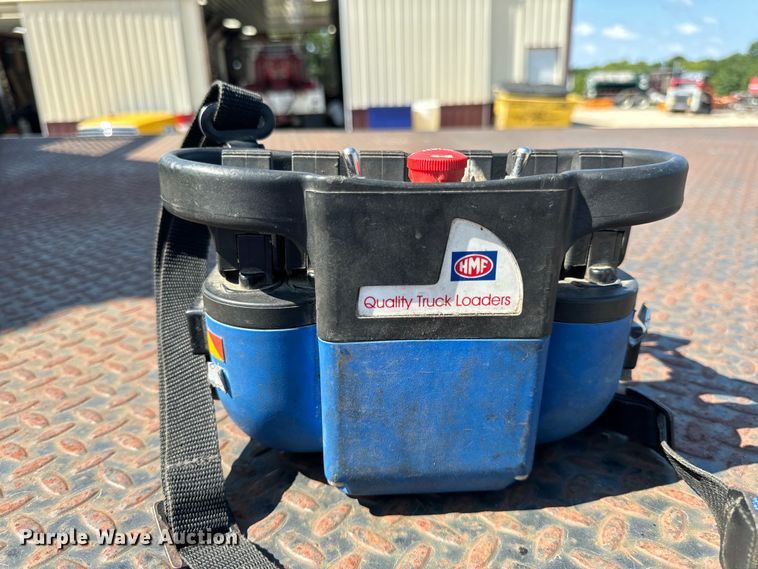 image for item OF9938 2005 International  7600  crane truck