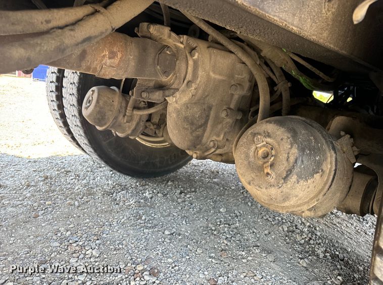 image for item OF9938 2005 International  7600  crane truck