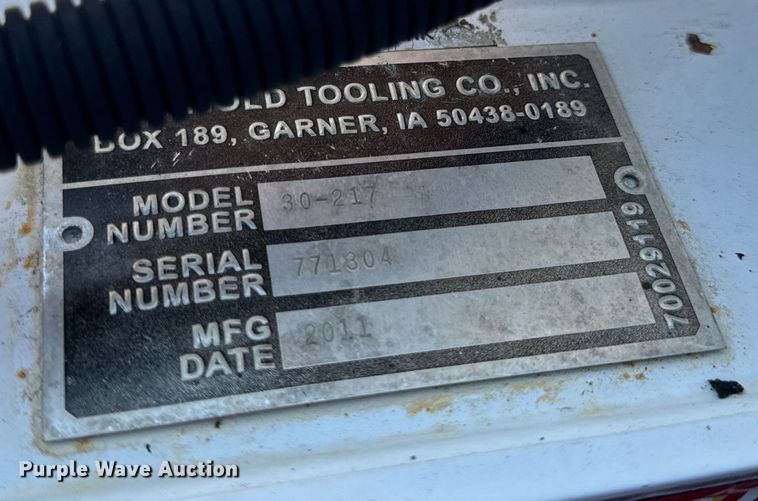 image for item OF9938 2005 International  7600  crane truck