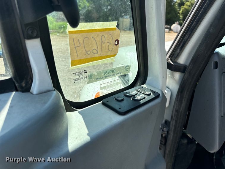 image for item OF9938 2005 International  7600  crane truck