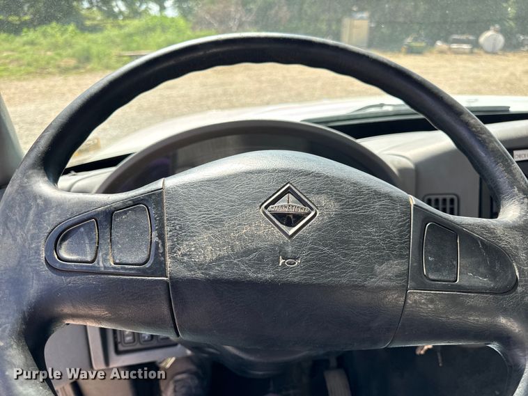 image for item OF9938 2005 International  7600  crane truck