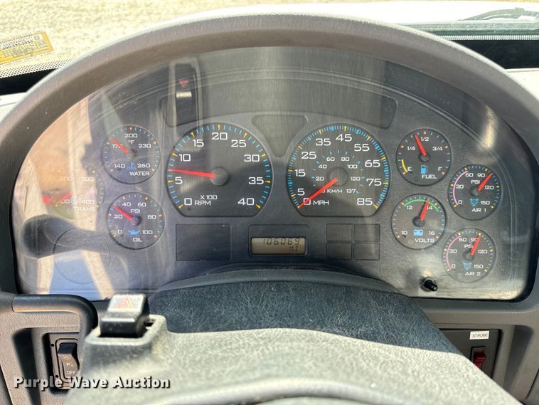 image for item OF9938 2005 International  7600  crane truck