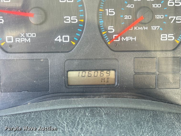 image for item OF9938 2005 International  7600  crane truck