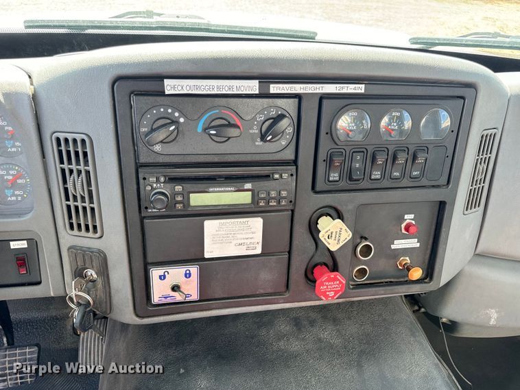 image for item OF9938 2005 International  7600  crane truck