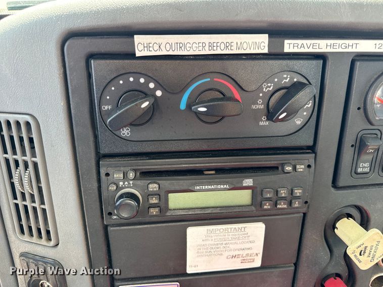 image for item OF9938 2005 International  7600  crane truck