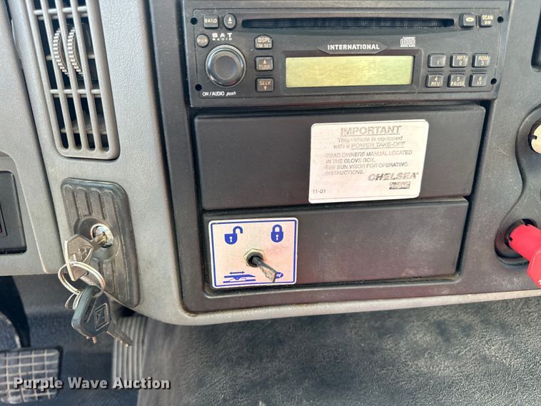 image for item OF9938 2005 International  7600  crane truck