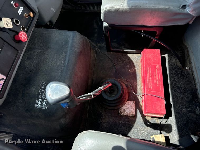 image for item OF9938 2005 International  7600  crane truck