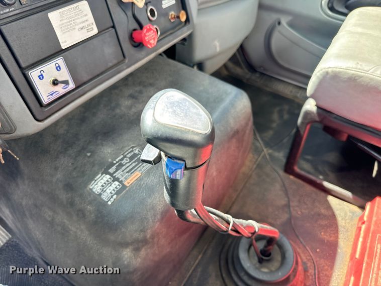 image for item OF9938 2005 International  7600  crane truck