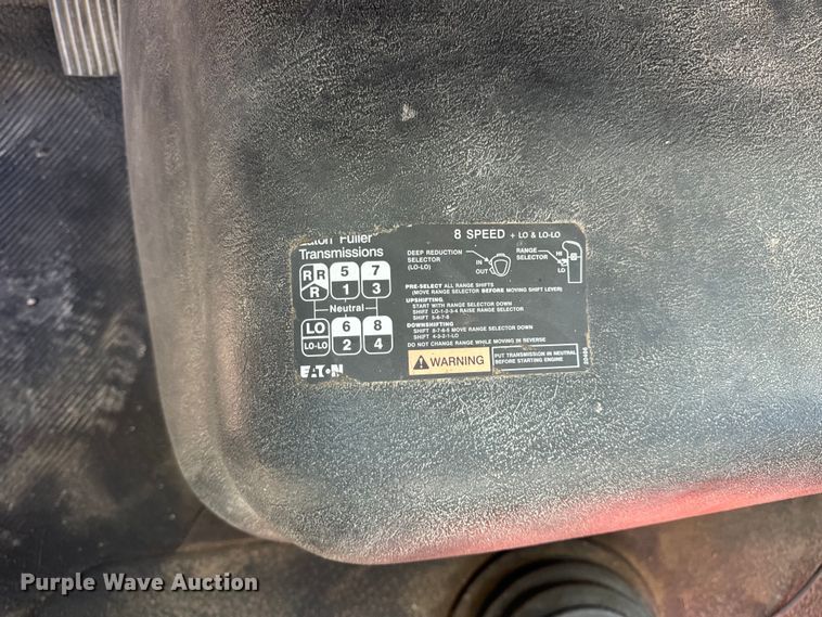 image for item OF9938 2005 International  7600  crane truck