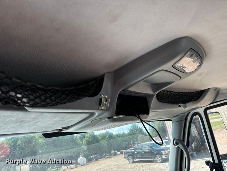 image for item OF9938 2005 International  7600  crane truck