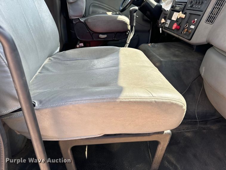 image for item OF9938 2005 International  7600  crane truck