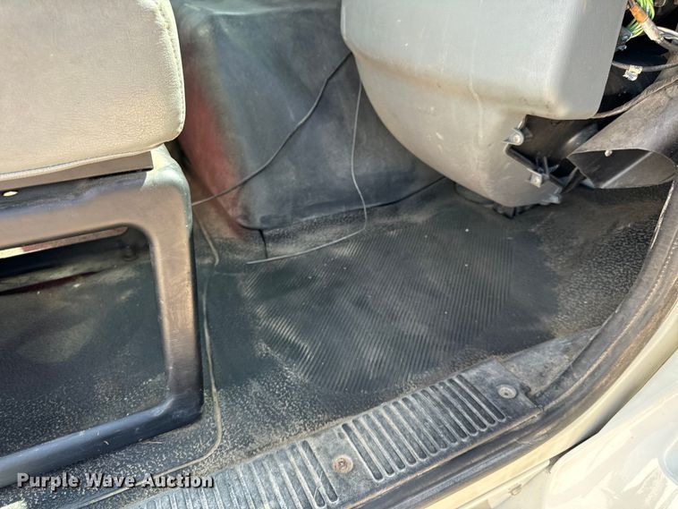 image for item OF9938 2005 International  7600  crane truck