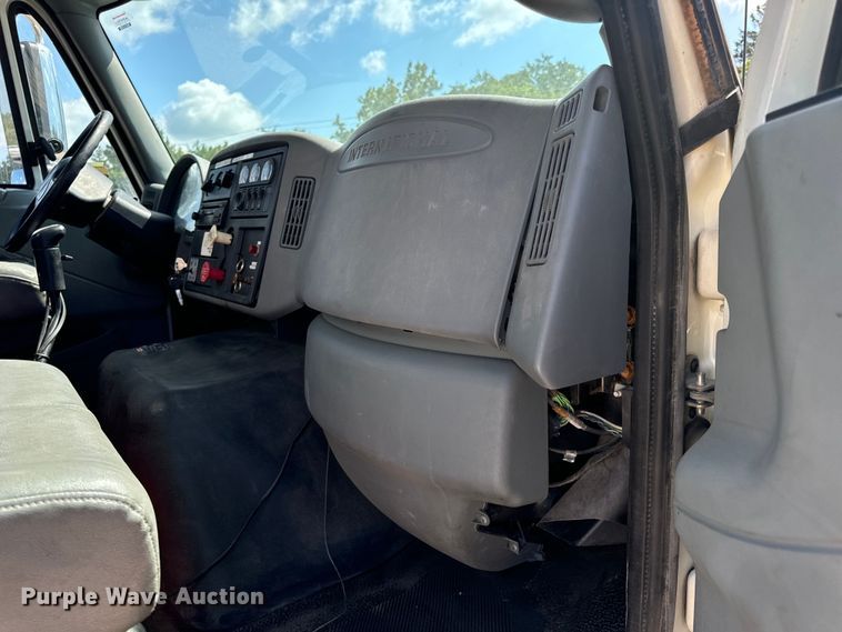 image for item OF9938 2005 International  7600  crane truck