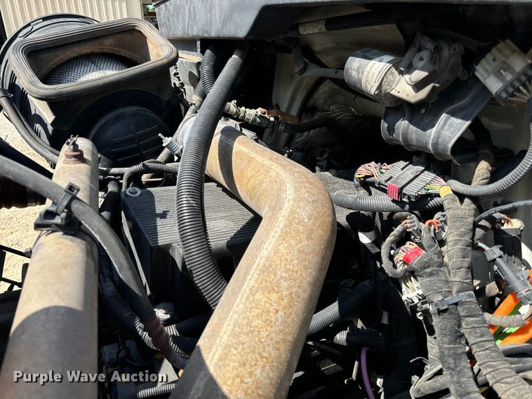 image for item OF9938 2005 International  7600  crane truck