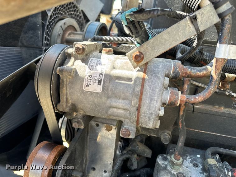 image for item OF9938 2005 International  7600  crane truck