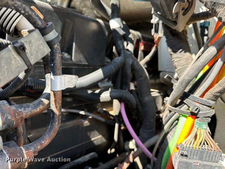 image for item OF9938 2005 International  7600  crane truck