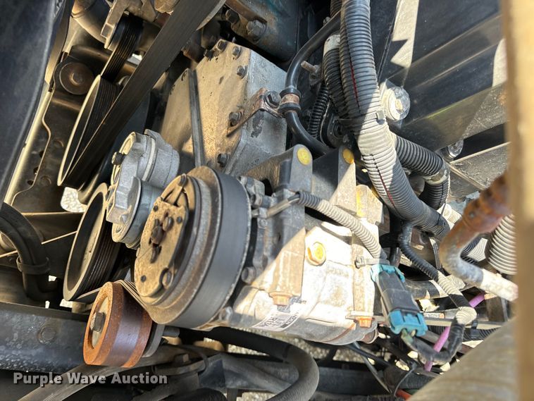 image for item OF9938 2005 International  7600  crane truck