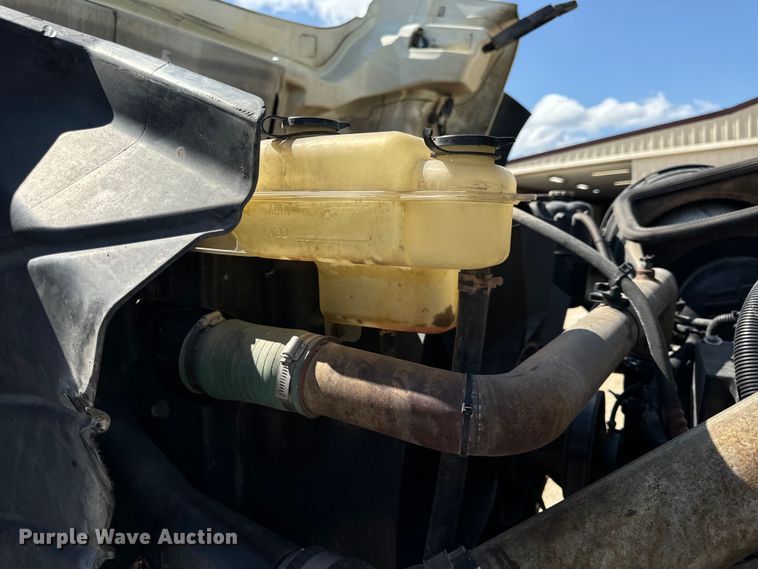 image for item OF9938 2005 International  7600  crane truck