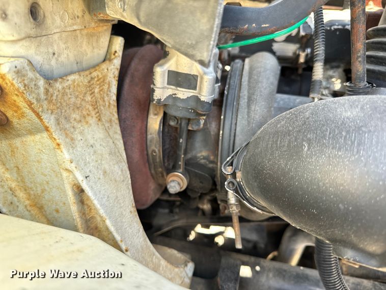 image for item OF9938 2005 International  7600  crane truck